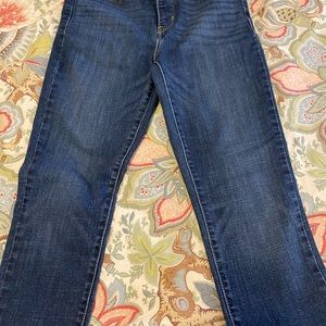 Woman’s Levi’s 311 shaping skinny jeans. Size 28.